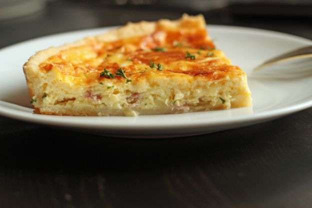 Ham and Gruyere quiche with leeks