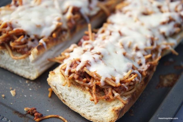 Make Spaghetti Boats On Garlic Bread