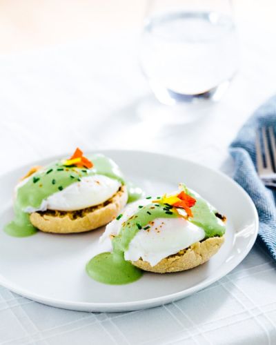 Matcha eggs benedict