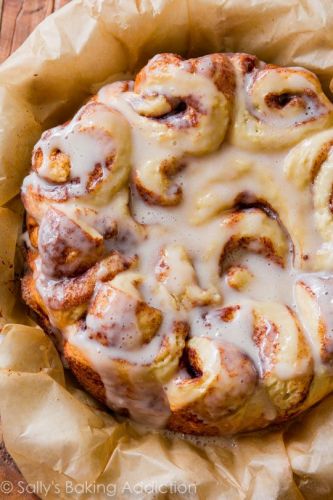 Easy Slow Cooker Cinnamon Rolls