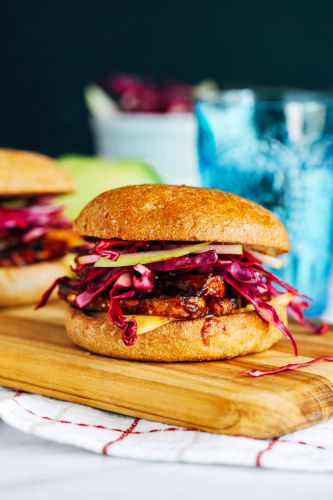 Tempeh Sandwich with Tangy Apple Slaw