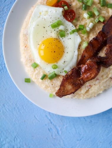 Pimento Cheese Brunch Grits