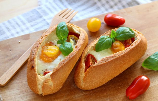 Baked Eggs in Bread Rolls