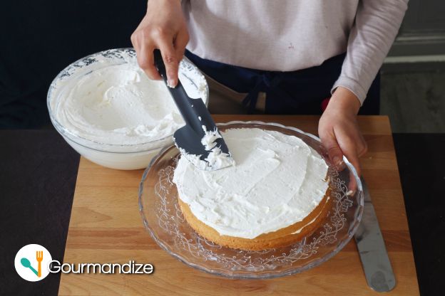 Assembling the cake