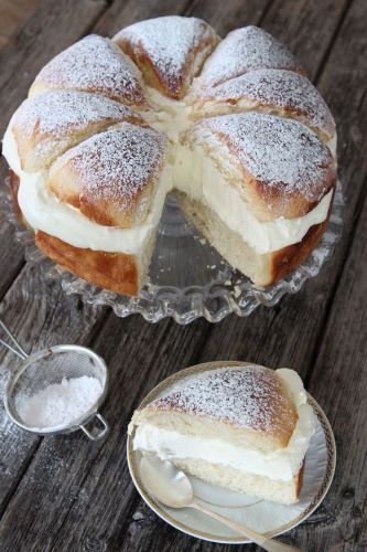 Semmeltarta (Swedish cake)