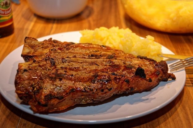 T-Bone Steak & Porterhouse Steaks