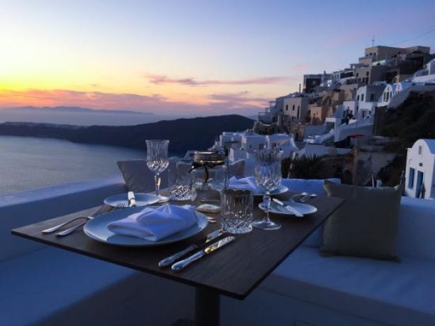 The Athenian House (Santorini, Greece)