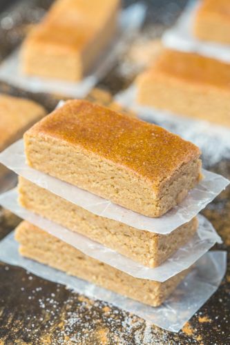 No-bake apple pie protein bars