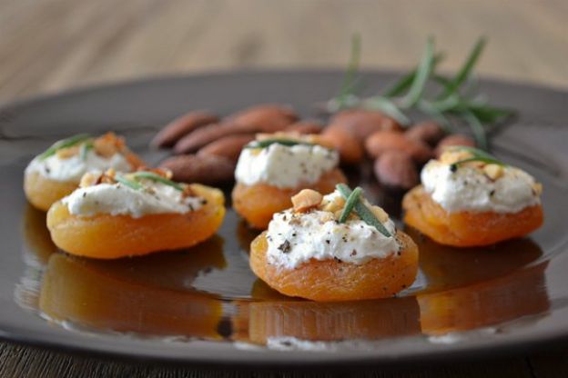 Apricot Canapés