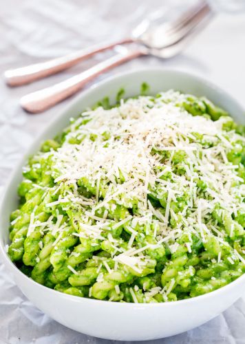 Aragula and walnut pesto pasta