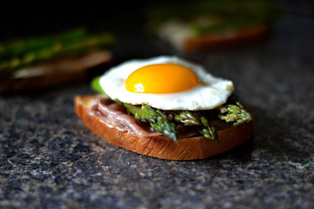 Goat Cheese, Asparagus and Prosciutto Egg Sandwich