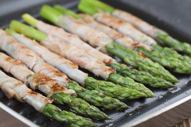 Ham-wrapped asparagus