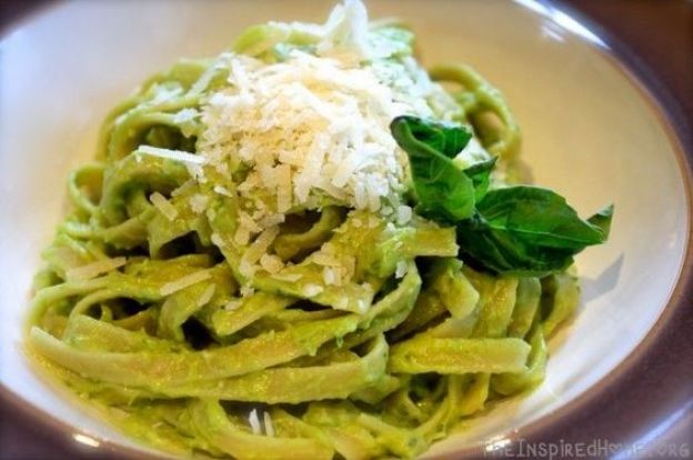 Creamy avocado pasta