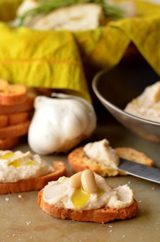 Roasted Garlic and Truffle White Bean Spread