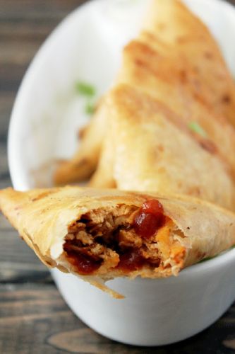 Slow Cooker Buffalo Chicken Samosas