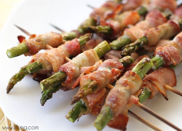 Bacon wrapped asparagus skewers