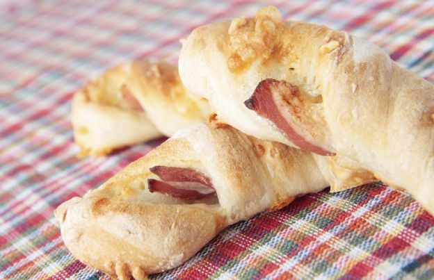 2-ingredient bacon-wrapped bread twists