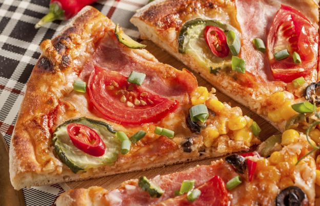 Southwestern-style bacon and veggie pizza