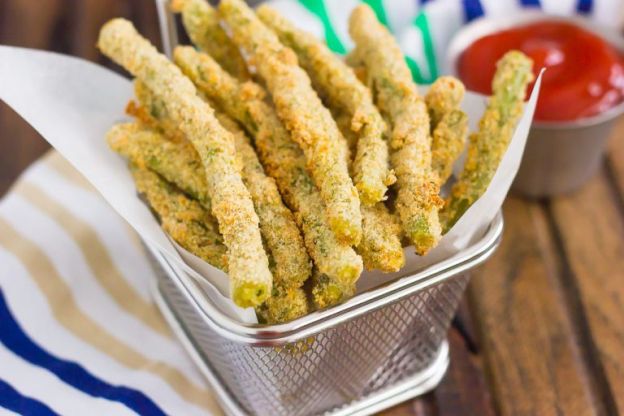 Baked Parmesan Green Bean Fries