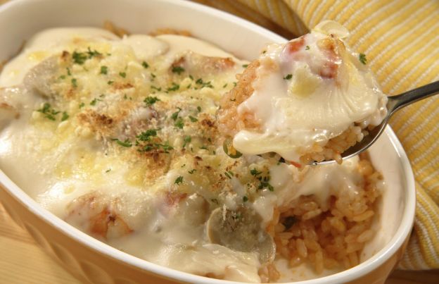 Cheesy bacon and mushroom baked rice