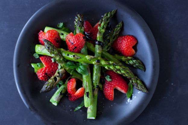 Balsamic strawberry asparagus