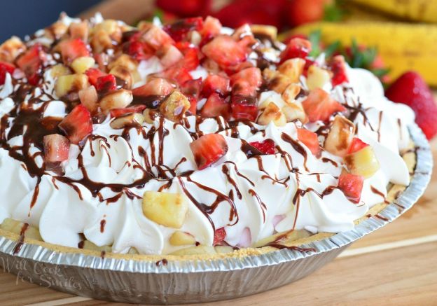 Banana split ice cream pie