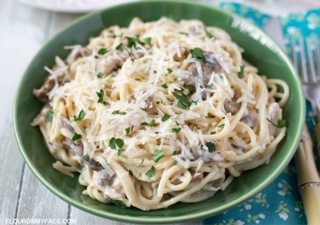 Creamy Crockpot Chicken Tetrazzini