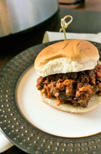 Slow cooker vegan sloppy joes