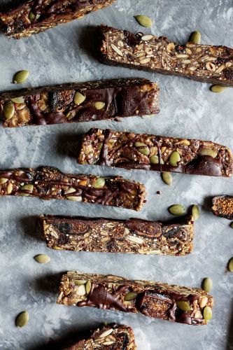 Toasted Quinoa Dried Fig and Dark Chocolate Nut-Free Granola Bars