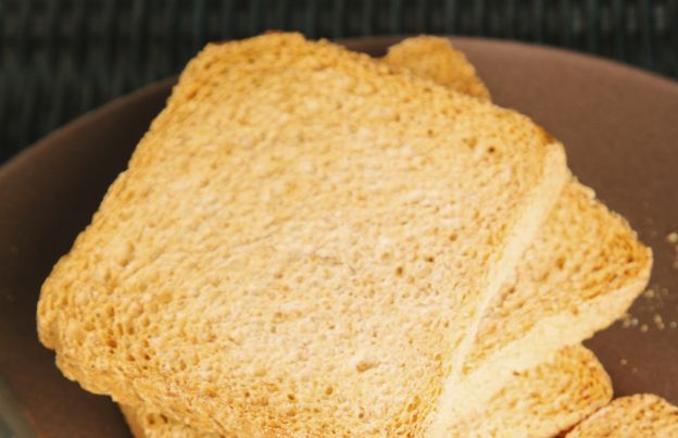 Crackers and dried bread