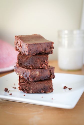 Fudgy maple flourless black bean brownies