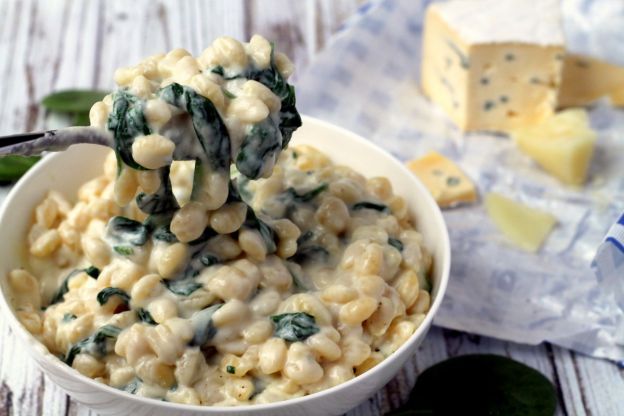 Blue brie and spinach mac & cheese