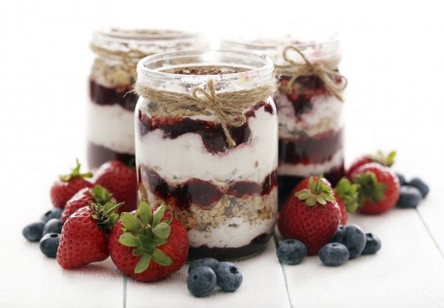 Fruit 'n' yogurt parfait