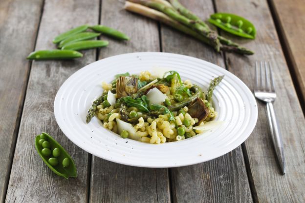 COOK PASTA AND VEGGIES TOGETHER