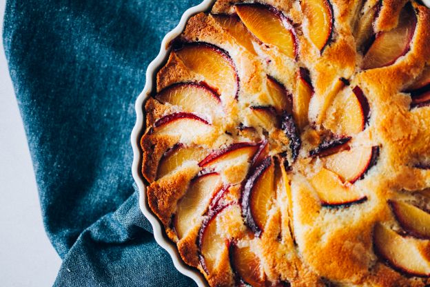 Really Easy Plum Cake