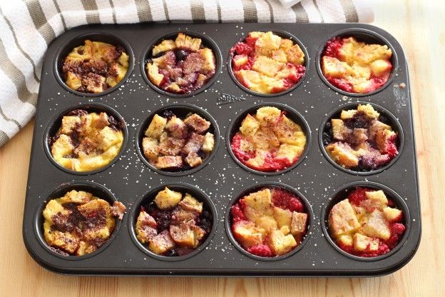 Mini French toasts with fruit or chocolate