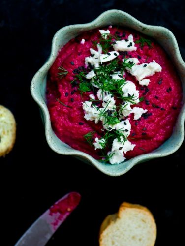 Beetroot hummus