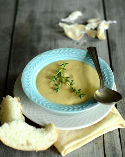 Roasted cauliflower and garlic soup