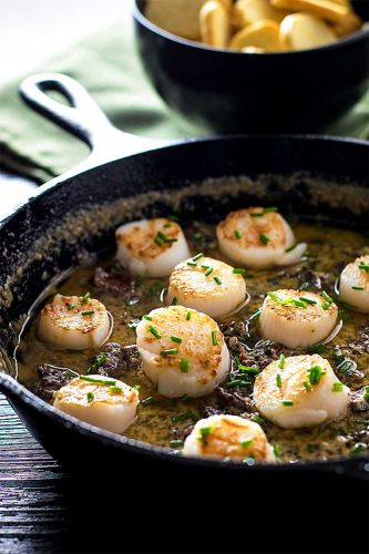 Pan Seared Scallops with Bacon Cream Sauce