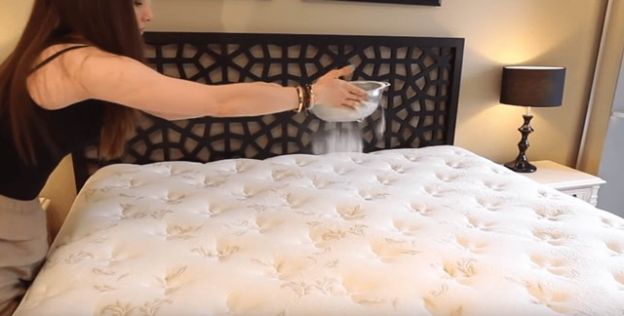 BAKING SODA ON YOUR MATTRESS