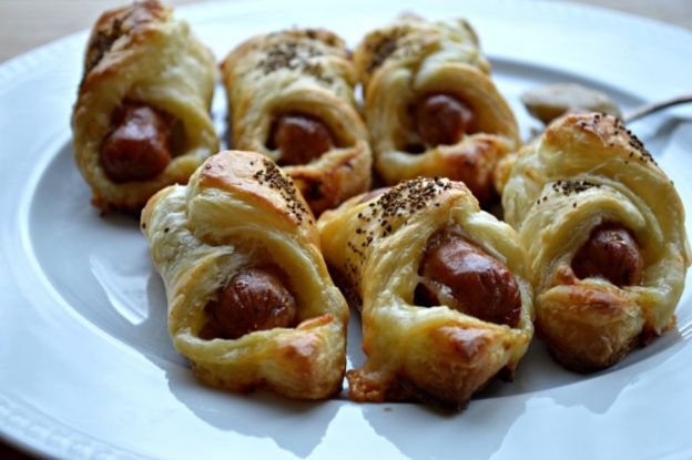 Cheddar Apple Pigs in a Blanket