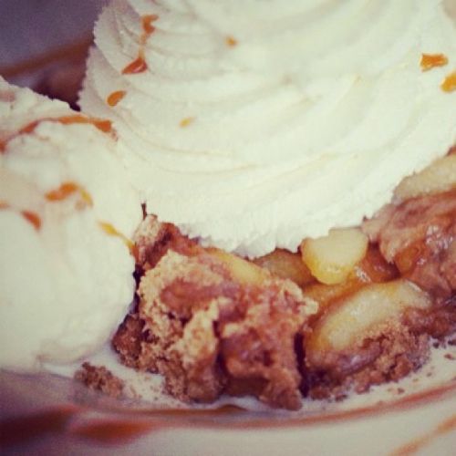 Cheesecake Factory’s Warm Apple Crisp