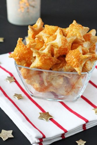 CHEESY PUFF PASTRY STARS