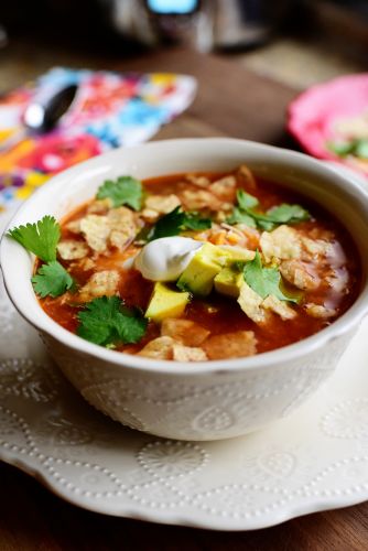 Slow cooker chicken tortilla soup