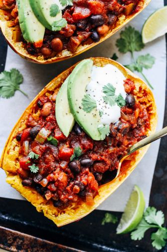 Chili-Stuffed Spaghetti Squash Bowls