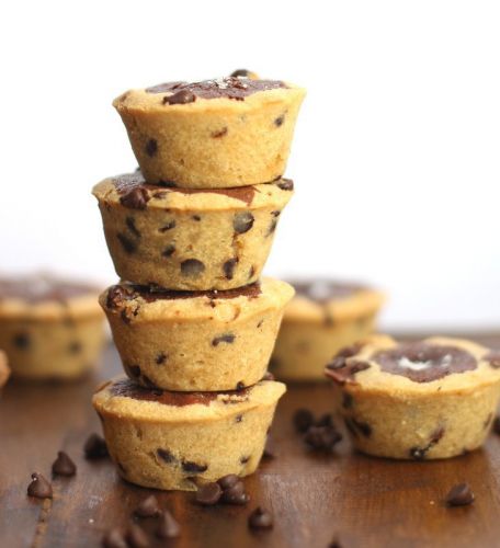 Chocolate chip brownie tarts