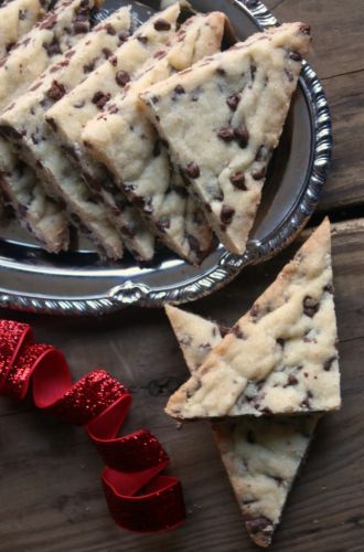 Chocolate chip shortbread cookies