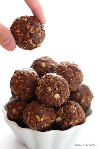 Chocolate Peanut Butter No-Bake Energy Bites