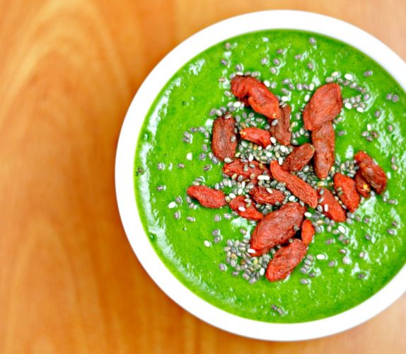 CHRISTMAS GREEN SMOOTHIE BOWL