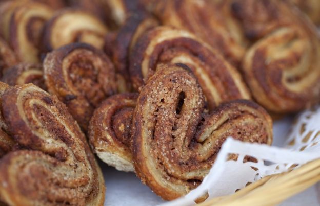 Cinnamon palm cookies